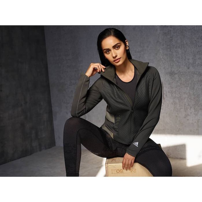 लहापणापासूनच मानुषीला शिक्षणाची आवड आहे. खरं तर तिला डॉक्टर व्हायचं होतं. शिवाय 12 वीत असताना ती CBSC बोर्डातून 96 टक्के गुण मिळवून ती पहिली आली होती. (Manushi Chhillar/Instagram)