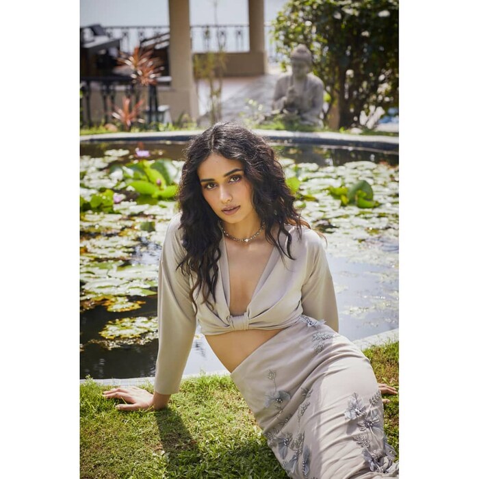 त्यानंतर तिनं ऑल इंडिया प्री मेडिकल टेस्ट अर्थात नीटची परिक्षा दिली. विशेष म्हणजे पहिल्याच प्रयत्नात ती पास झाली. (Manushi Chhillar/Instagram)