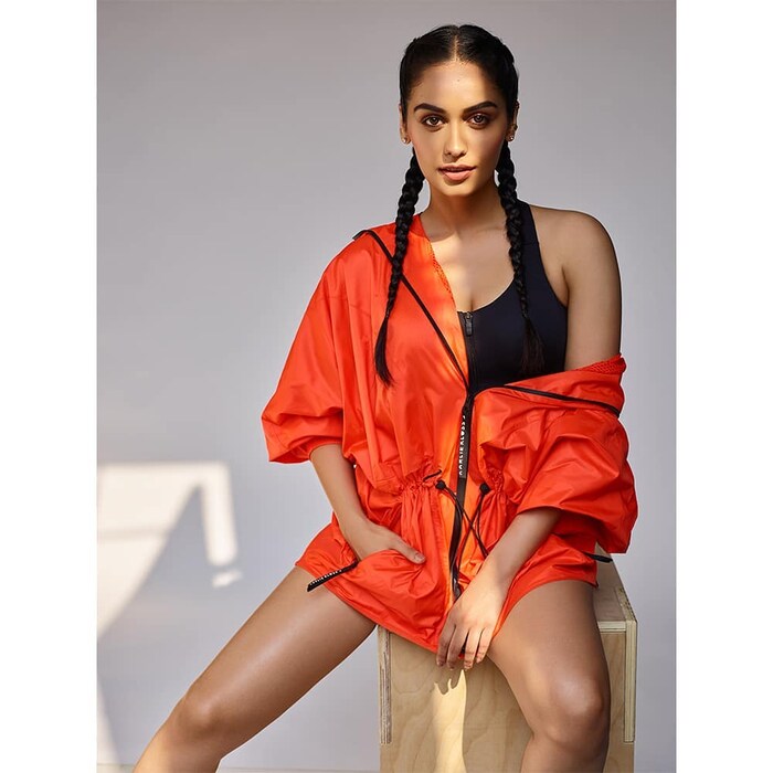 त्यानंतर ती एमबीबीएस करण्याचा विचार करत होती. याच दरम्यान तिनं कॉलेजमधील एका सौंदर्यस्पर्धेत भाग घेतला होता. अन् त्या स्पर्धेत तिची प्रचंड स्तुती करण्यात आली. (Manushi Chhillar/Instagram)