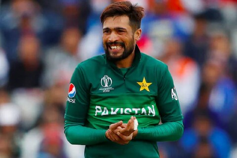 पाकिस्तानचा माजी फास्ट बॉलर मोहम्मद आमीर (Mohammad Amir) नजीकच्या भविष्यात आयपीएल (IPL) खेळेल, अशा चर्चा गेले काही दिवस सुरू होत्या. या चर्चांवर आता खुद्द मोहम्मद आमीरने प्रतिक्रिया दिली आहे. मोहम्मद आमीर सध्या ब्रिटीश नागरिकत्व (British Citizenship) मिळवण्याचा प्रयत्न करत आहे.