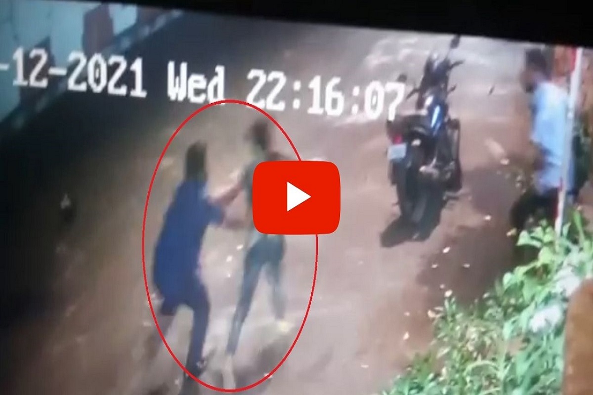 VIDEO: माजी कर्मचाऱ्यानेच आखला टोलनाका लुटण्याचा प्लॅन; मुंबईतील थरारक घटना सीसीटीव्हीत कैद