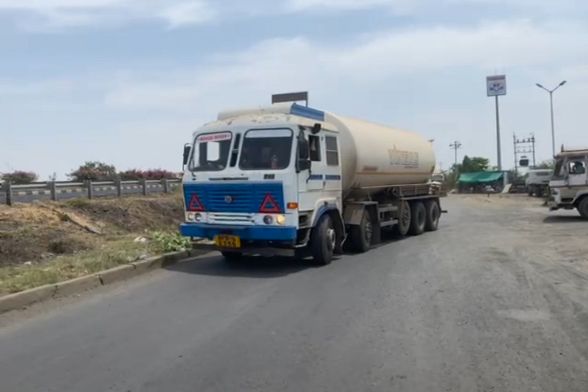 मोठी बातमी! महाराष्ट्रात येणारे ऑक्सिजन टँकर्स गुजरातला पळवण्याचा कट उघड
