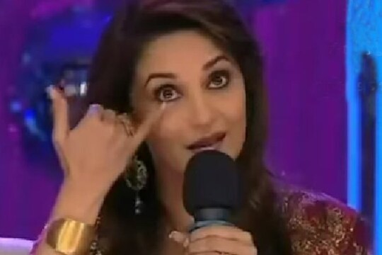 माधुरीला आठवलं ते गाणं; सरोज खान यांच्या आठवणीनं कोसळलं रडू