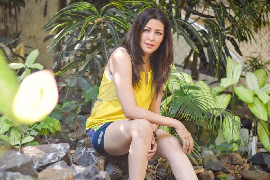 अभिनेत्री तसेच प्रसिद्ध मॉडेल आदिती गोव्हित्रीकर (Aditi Govitrikar) ही सोशल मीडिया फारच सक्रिय असते. मागील वर्षी ती एका मराठी चित्रपटात देखिल झळकली होती. पाहा आदितीचे सुंदर फोटो.