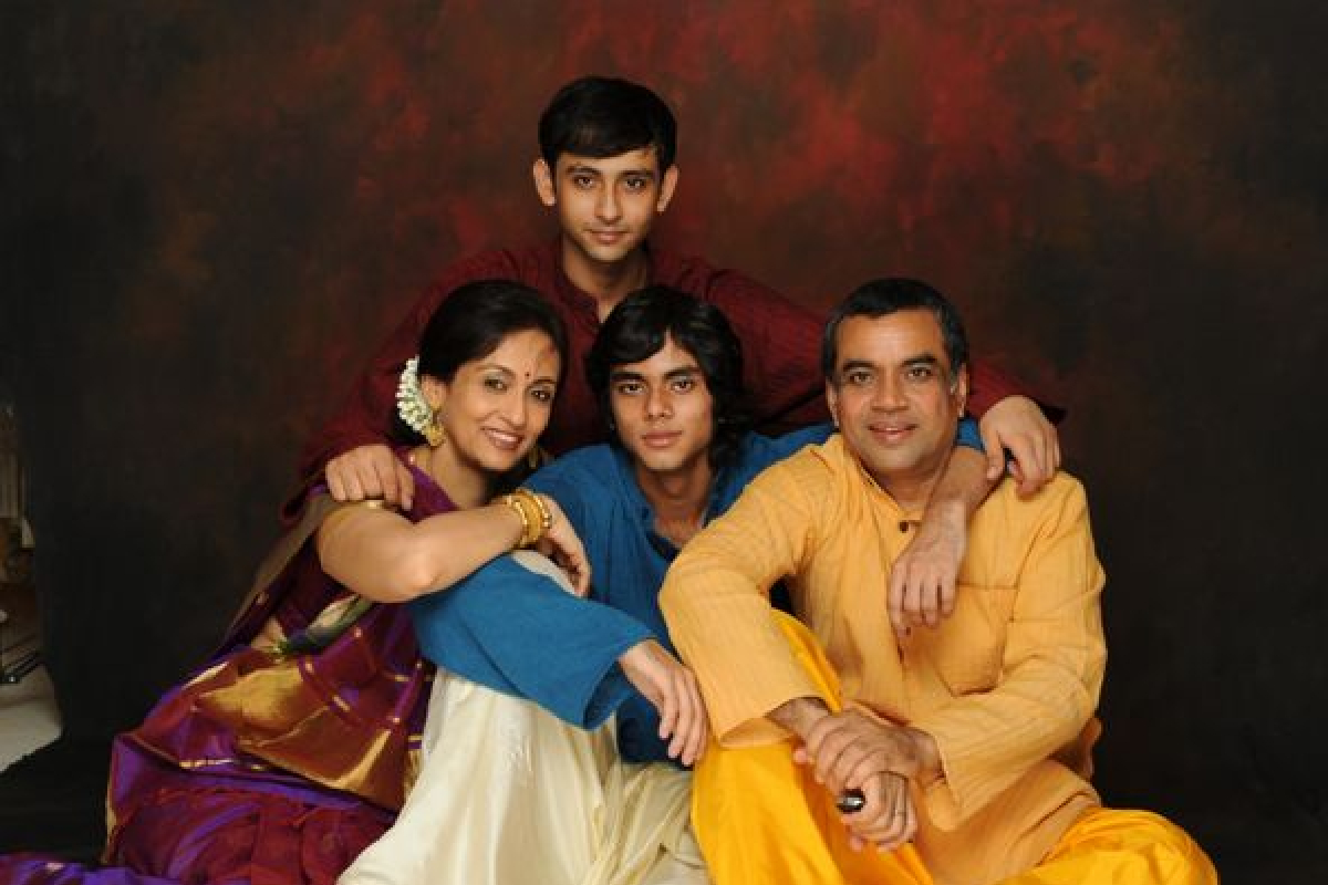 परेश रावल पडले होते ब्रोशर वाटणाऱ्या तरुणीच्या प्रेमात; पाहा त्यांची अनोखी Love story