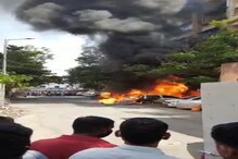 VIDEO: पिंपरीत Burning Carचा थरार, डोळ्यादेखत 5 गाड्या जळून खाक VIDEO: पिंपरीत Burning Carचा थरार, डोळ्यादेखत 5 गाड्या जळून खाक