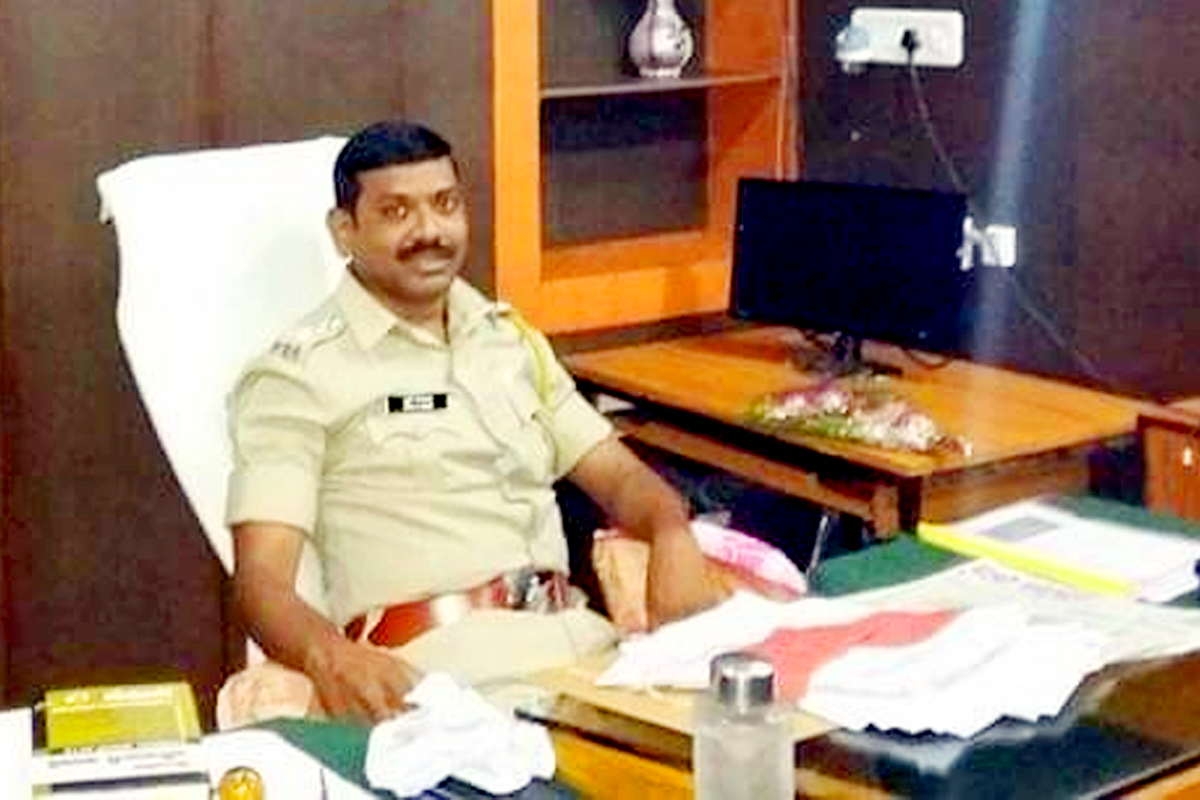 Jalna News : DYSP सह तीन पोलीस कर्मचाऱ्यांना 2 लाखांची लाच घेताना रंगेहात पकडलं, कार्यालयातच घडला प्रकार