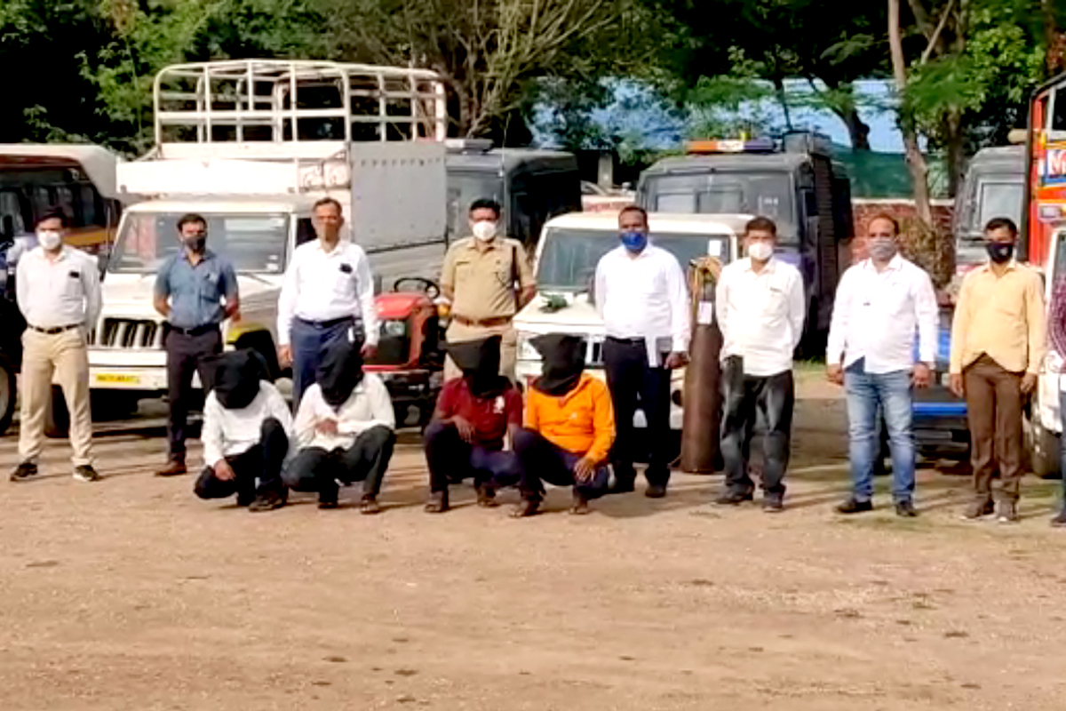 Pune : शेतकऱ्यांचे ट्रॅक्टर, वाहने चोरणाऱ्या टोळीचा पर्दाफाश, पुणे ग्रामीण पोलिसांची कामगिरी, 21 गुन्ह्यांचा लागला छडा