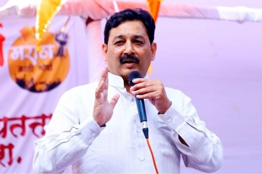 एकीकडे सर्व राजकीय पक्षांचे सभा, मेळावे, आंदोलन होत असताना मराठा क्रांती मोर्चा आंदोलकांवर गुन्हा दाखल झाल्याने संभाजीराजे यांनी नाराजी व्यक्त केली