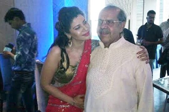 ‘वडिलांच्या मृत्यूला डॉक्टरच जबाबदार’; संभावना सेठनं रुग्णालयाला पाठवली लीगल नोटीस