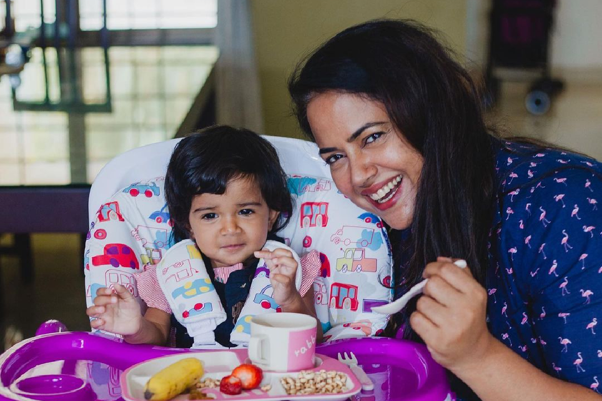 आई झाल्यानंतर समीरा होती नैराश्येत; कशी केली मानसिक समस्येवर मात