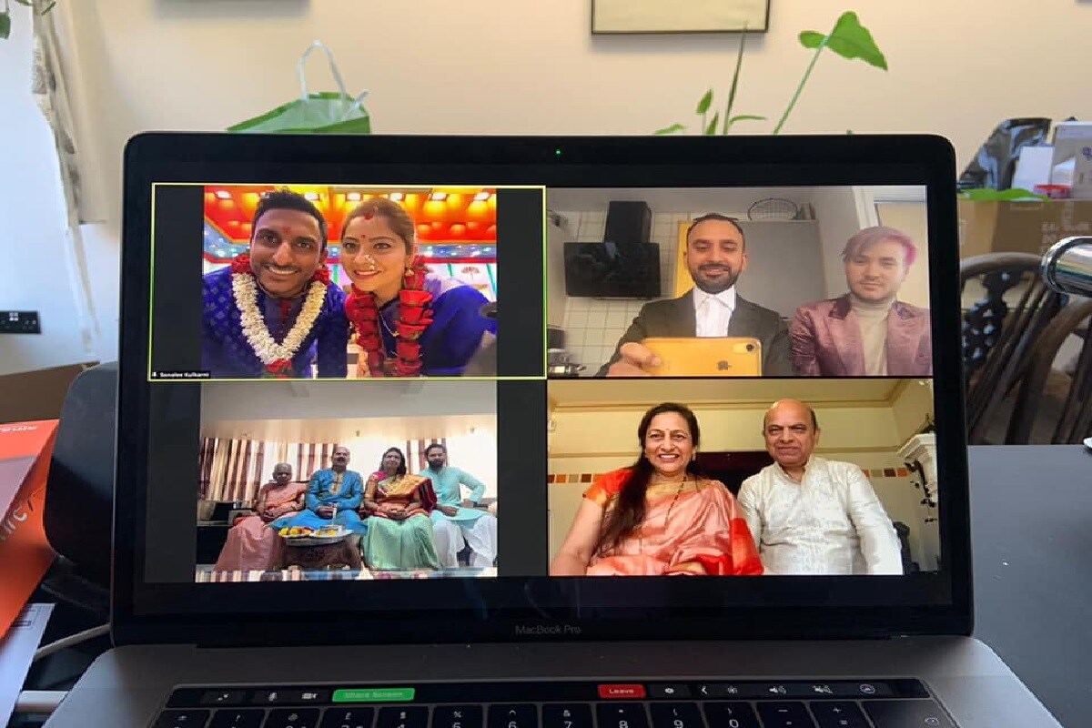 कुणालचे आई-वडील लंडनला असतात. सोनालीचे भारतात आणि सोनाली कोरोनामुळे दुबईत अडकली होती. कुणालही तिथे होता. कुणालचे आई-वडील लंडनला असतात. सोनालीचे भारतात आणि सोनाली कोरोनामुळे दुबईत अडकली होती. कुणालही तिथे होता.