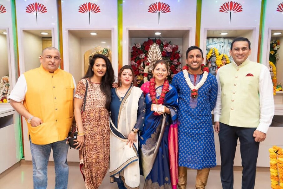 गेल्या वर्षी कोविड बंधनांमुळे तिला कायम आहे. त्यात सोनालीचा नवरा लंडनला असतो. त्यालग्नबंधनात अडकता आलं नाही. वर्ष उलटलं, तरी परिस्थिती मुळे लग्नाची तारीख पे तारीख पडत होती.