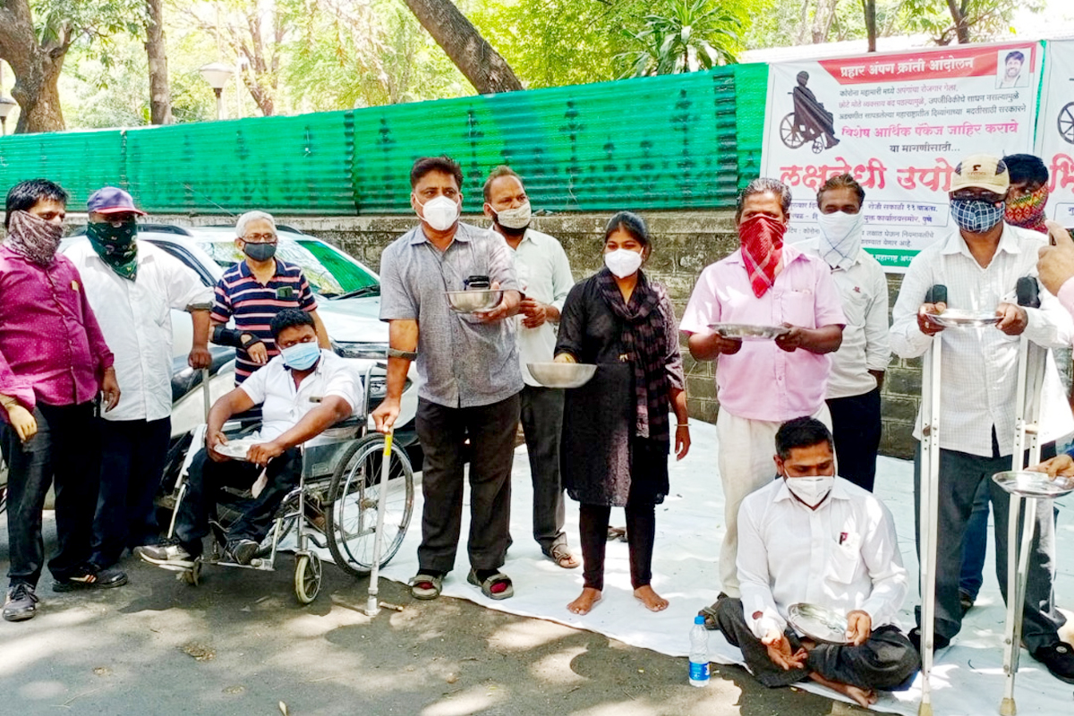 Pune : कोरोनाच्या संकटामुळं दिव्यांगांना नैराश्याचा घेराव, भीक मांगो आंदोलन करत मांडल्या व्यथा