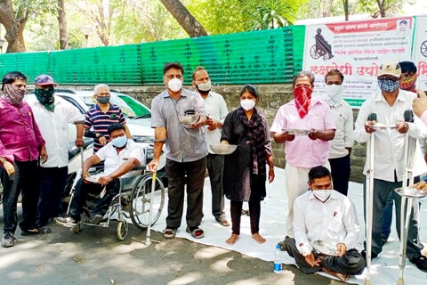 Pune Specially abled News सरकारनं दिव्यांग प्रवर्गासाठी कुठलीच मदत दिली नाही. सरकारला अनेक निवेदनं दिली. पण सरकारचं त्याकडं दुर्लक्ष होत आहे. त्यामुळं आंदोलनाचा पवित्रा घेत गुरुवारी आंदोलन करण्यात आलं. 