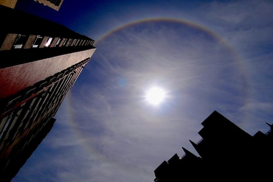 सूर्याभोवती दिसलं इंद्रधनुष्याचे रिंगण; काय आहे याचा अर्थ