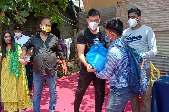 संकटाच्या काळात मदतीसाठी सरसावले मराठी कलाकार; स्वप्निल जोशीन गरजुंना केली मोठी मदत