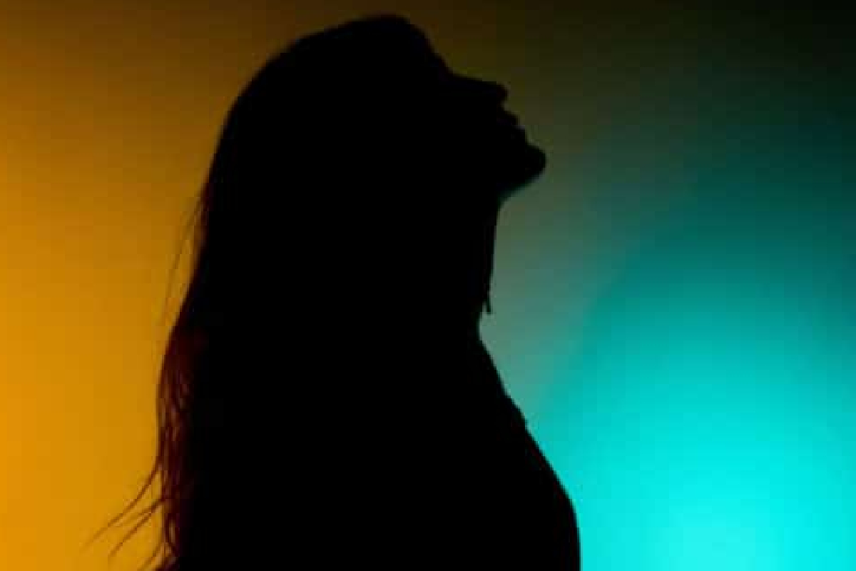 दोन मुलांची आई 14 वर्षांच्या मुलासोबत पळाली; पोलिसांच्या अटकेनंतर धक्कादायक खुलासा