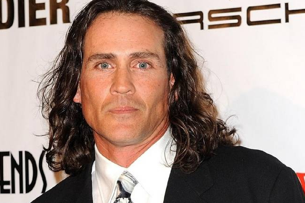 टारझनचा प्लेन क्रॅशमध्ये मृत्यू; Joe Lara सोबत पत्नीचाही भीषण अपघातात अंत