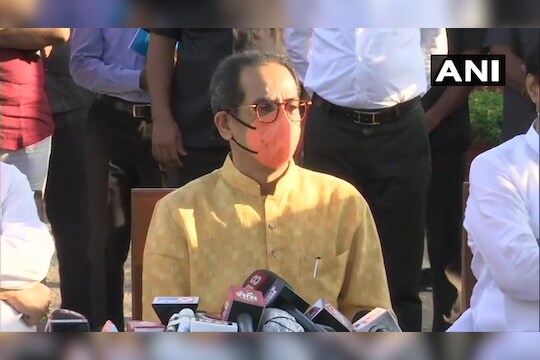 मुख्यमंत्र्यांच्या वृद्धाश्रमातल्या शिक्षिकेला अखेर दिलासा, मदतीस धावले शिवसैनिक