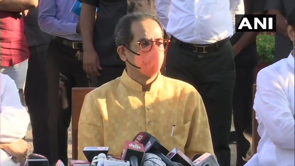 मुख्यमंत्र्यांच्या वृद्धाश्रमातल्या शिक्षिकेला अखेर दिलासा, मदतीस धावले शिवसैनिक