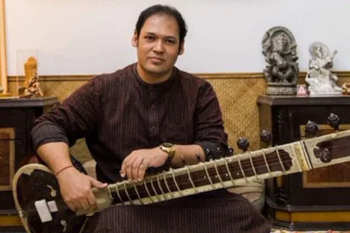 प्रसिद्ध सतार वादक देबू चौधरी यांच्या निधनांनंतर आठवड्याभरातच मुलाचाही कोरोना मृत्यू