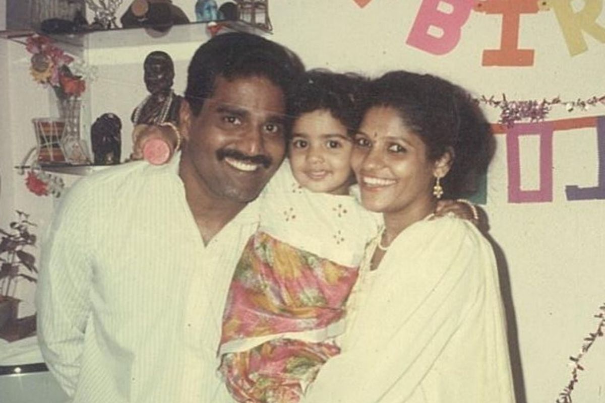 ओळखा पाहू ही चिमुरडी आहे तरी कोण? आज आहे मराठीतील Bold अभिनेत्री