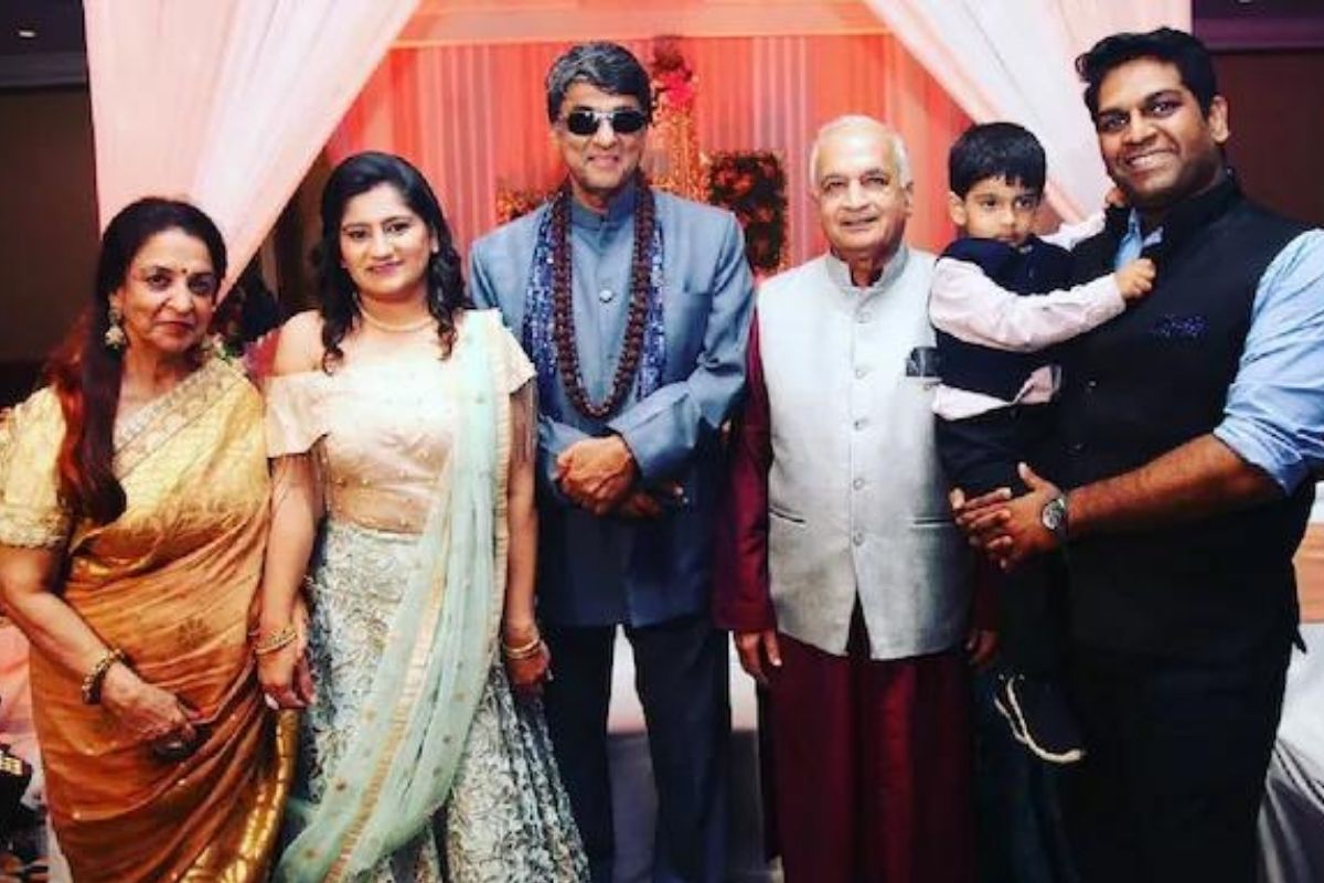 'मी आयुष्यात पहिल्यांदा हादरलो आहे', ICU बेड न मिळाल्याने अभिनेते मुकेश खन्ना यांच्या बहिणीचं निधन