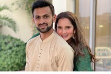 सानिया मिर्झाच्या ईदच्या फोटोंवर साक्षी धोनीची अशी कमेंट सानिया मिर्झाच्या ईदच्या फोटोंवर साक्षी धोनीची अशी कमेंट