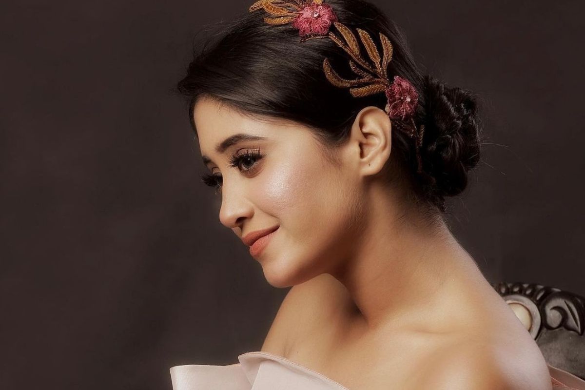 ‘ये रिश्ता क्या कहलाता है’ फेम शिवांगी जोशी जगते अलिशान आयुष्य, पाहा PHOTO