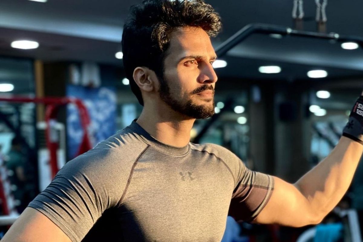 कोरोनापासून दूर राहण्यासाठी करा असा व्यायाम; पाहा भूषण प्रधानच्या Fitness Tips