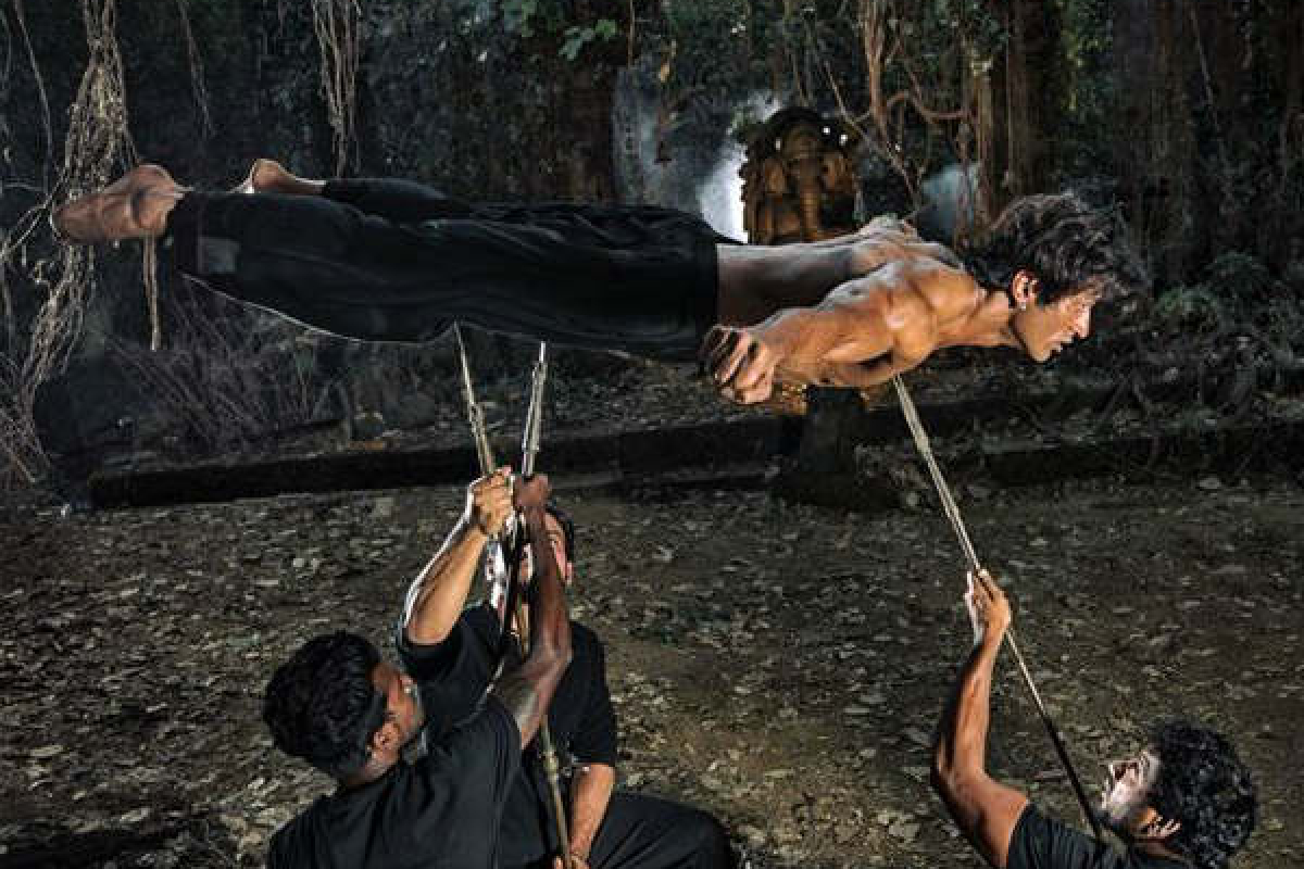 Video: ‘हा स्टंट घरी करु नका…’; विद्युत जामवालनं डोळ्यांवर ओतलं वितळंत मेण