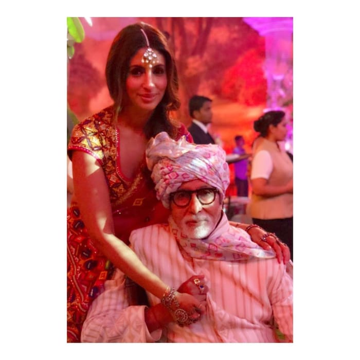पण त्यानंतर लगेचच तिनं ऐश्वर्याची स्तुती केली. ती एक उत्तम आई आहे. तिनं आपल्या मलीवर खुप चांगले संस्कार केले आहेत. शिवाय ती आपल्या मुलीला कायम प्रोत्साहन देते.