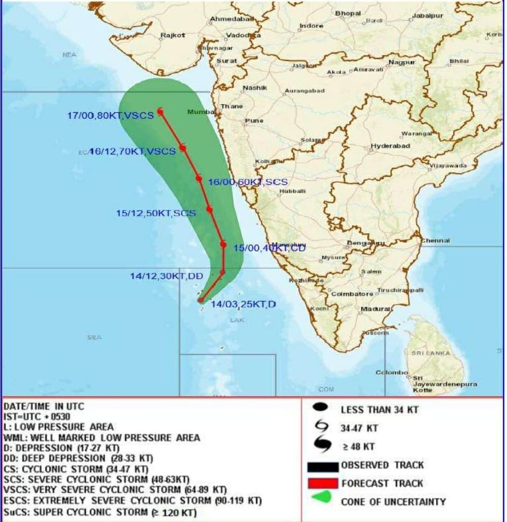 दक्षिण कोकण किनारपट्टीसह मुंबई, ठाणे, रायगड आणि पालघर या परिसरात राहणाऱ्या लोकांना हवामान खात्यानं सतर्कतेचा इशारा दिला आहे. त्यामुळे पुढील दोन दिवस मुंबईसह कोकण पट्ट्यात मुसळधार पावसाची शक्यता वर्तवण्यात आली आहे. दक्षिण कोकण किनारपट्टीसह मुंबई, ठाणे, रायगड आणि पालघर या परिसरात राहणाऱ्या लोकांना हवामान खात्यानं सतर्कतेचा इशारा दिला आहे. त्यामुळे पुढील दोन दिवस मुंबईसह कोकण पट्ट्यात मुसळधार पावसाची शक्यता वर्तवण्यात आली आहे.