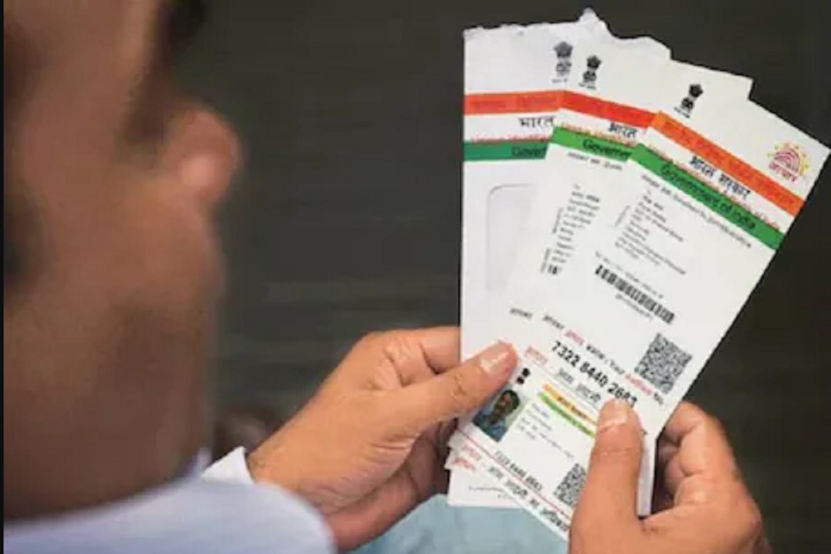 मोठी बातमी! उपचारासाठी, लसीकरणासाठी Aadhaar card अनिवार्य नाही, UIDAI कडून दिलासा