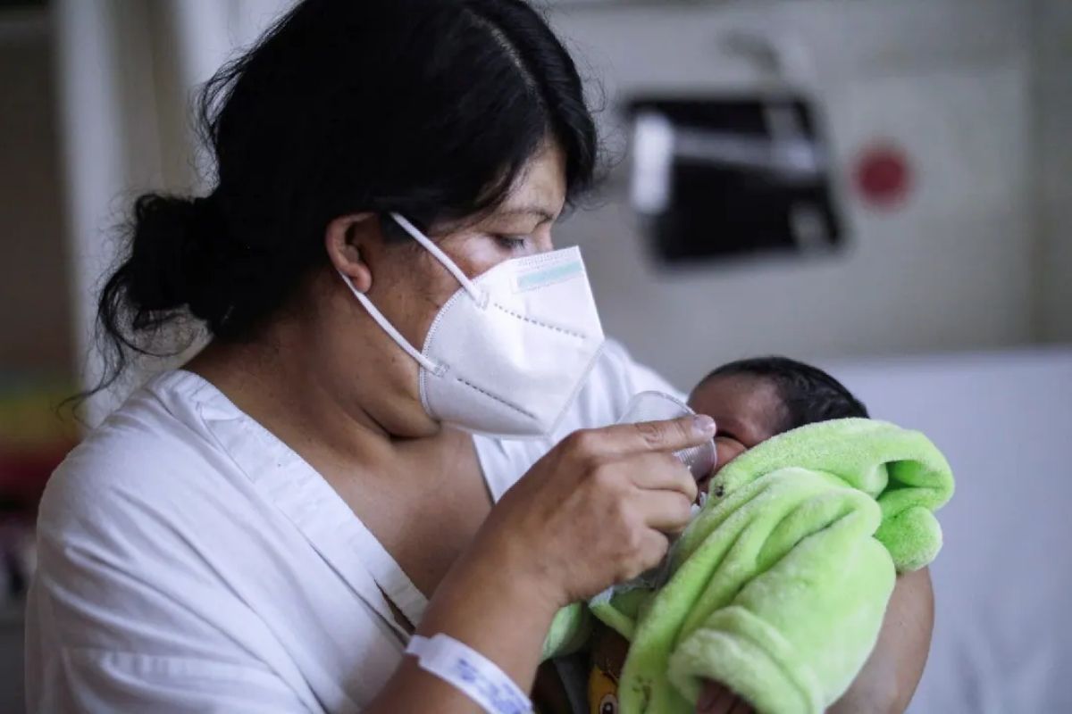 सी-सेक्शन डिलिव्हरी दरम्यान टाके येतात. अशा परिस्थितीत नेहमी घातले जाणारे अंडरवेयर उपयोगी पडतीलच असं नाही. त्यामुळे आरामदायक अंडरवेयर तयार ठेवा.