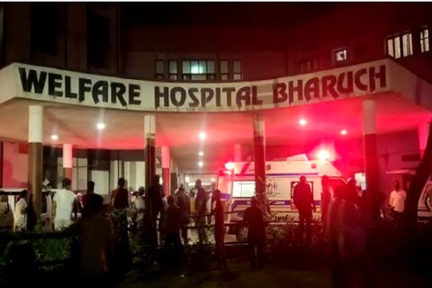 Bharuch COVID-19 Hospital Fire: कोरोना रुग्णालयात आग लागण्याचं सत्र सुरूच आहे. महाराष्ट्रापाठोपाठ आता गुजरातमधील कोव्हिड रुग्णालयाला आग लागल्याची घटना घडली आहे. 
