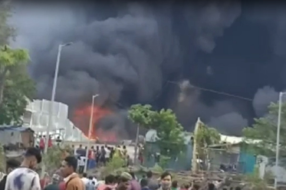 Bhiwandi Fire Video: एशियन पेंट्सची 15 ते 17 गोदामं जळून खाक, आगीचे लोट आसमंतात