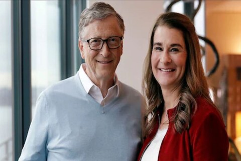गेल्या काही दिवसांपासून मीडिया आणि सोशल मीडियावर मायक्रोसॉफ्टचे(Microsoft) को-फाउंडर आणि जगातील सर्वात श्रीमंत व्यक्तींपैकी एकबिल गेट्स (Bill Gates)आणि त्यांची पत्नी मेलिंडा गेट्स (Melinda Gates)यांच्या घटस्फोटाची चर्चा आहे. 