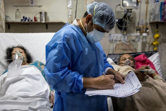 Explainer: रेमडेसिवीरनंतर आता Mucormycosis आजारावरील औषधाची टंचाई; भारतात का होतं असं?