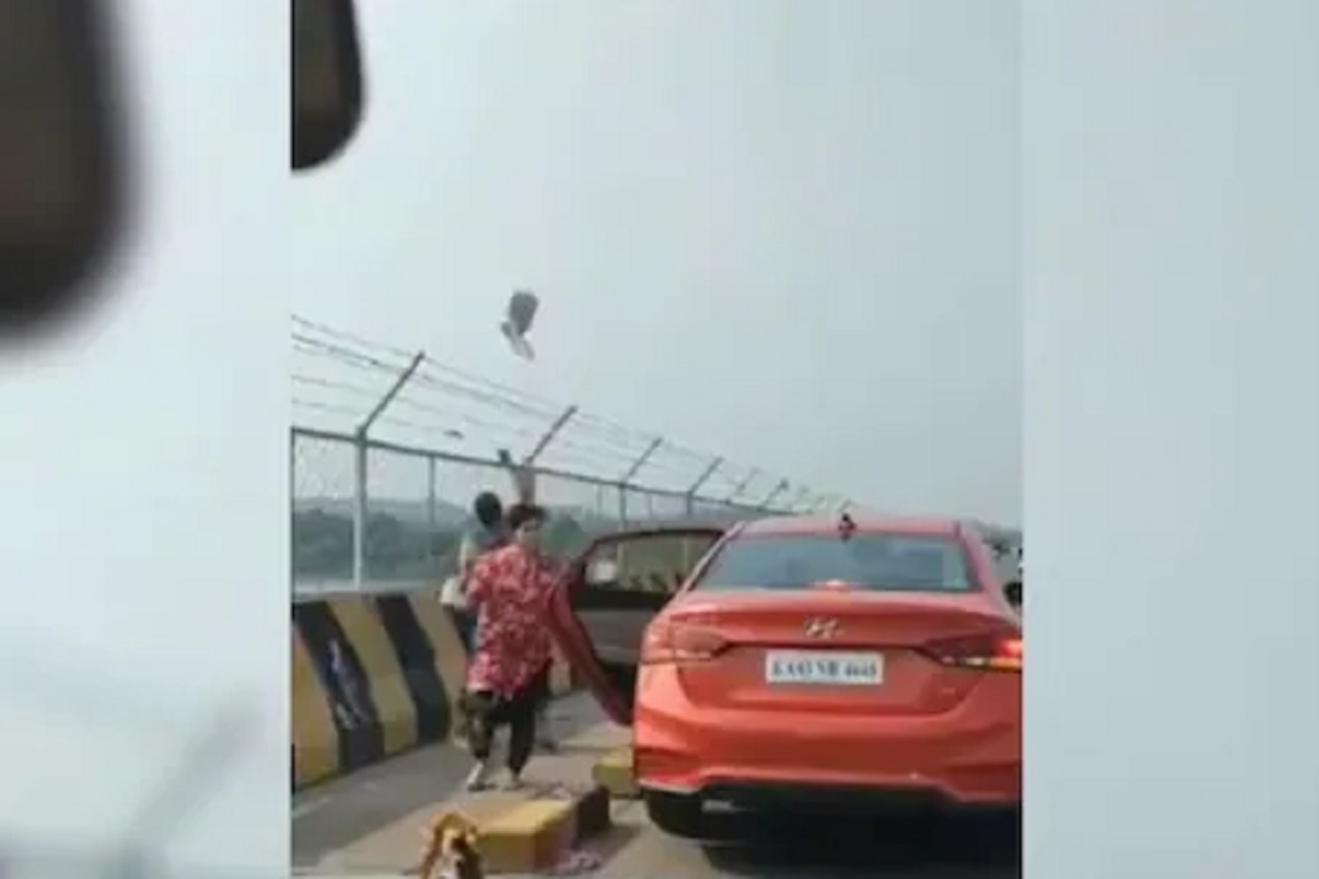 कारमधून कचरा नदीत फेकणं पडलं भारी; VIDEO व्हायरल झाल्यानंतर महिलांवर कठोर कारवाई