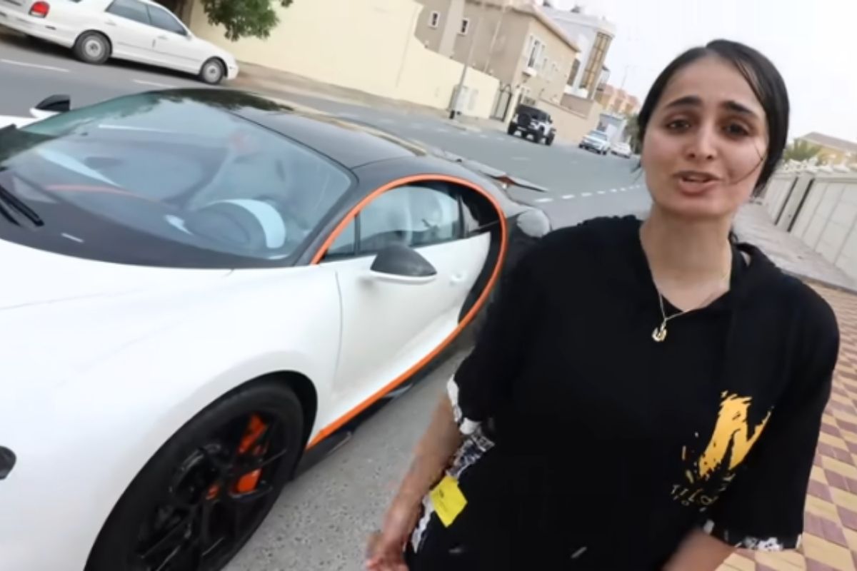 बाबो! गाडी पडली 25 कोटीला आणि नंबर प्लेटसाठी 52 कोटी केला खर्च; VIDEO पाहून व्हाल शॉक!