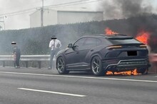 चालत्या Lamborghini ने घेतला पेट; 8 महिन्यांपूर्वी खरेदी केलेली आलिशान कार खाक