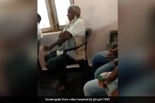 VIDEO :सॅनिटायजरने केली अंगभर मालिश; आजोबांना कोरोना हात पण लावू शकत नाही