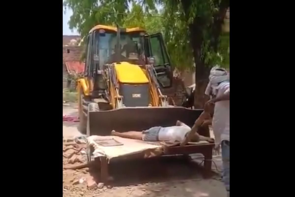 कोरोनाच्या काळात आतापर्यंतचं देशातील अत्यंत दुर्देवी दृश्य; VIDEO पाहून मनस्ताप होईल!