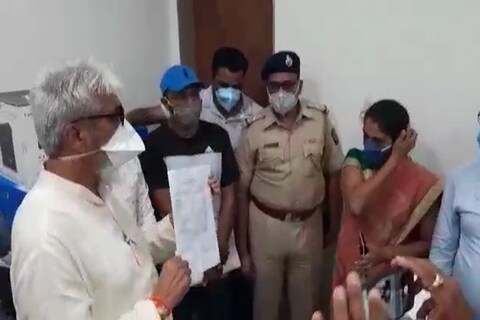 शहरातील इतर 32 हॉस्पिटलला देखील नोटीसा देण्यात आल्या असून या घटनेमुळे वैद्यकीय क्षेत्रात खळबळ उडाली आहे.