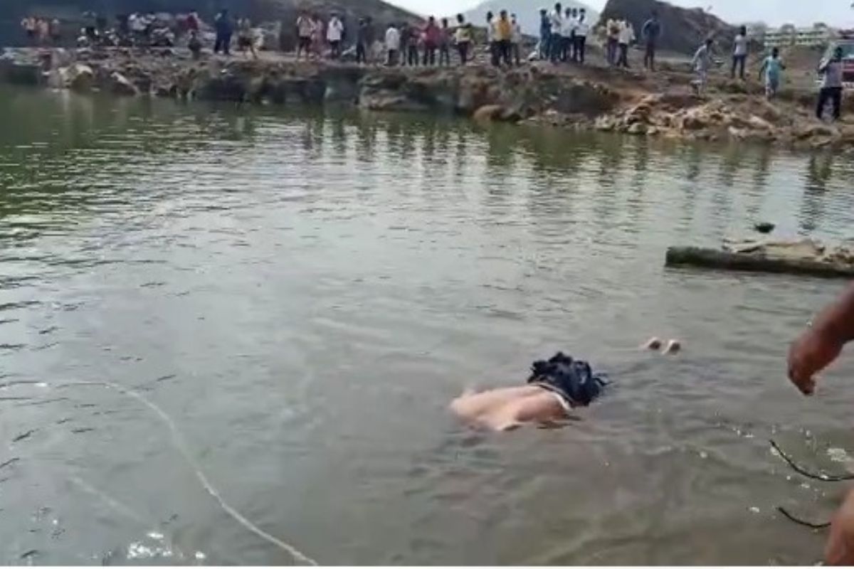 विरारमध्ये खदानीत पडल्यानं अज्ञात व्यक्तीचा बुडून मृत्यू, परिसरात खळबळ