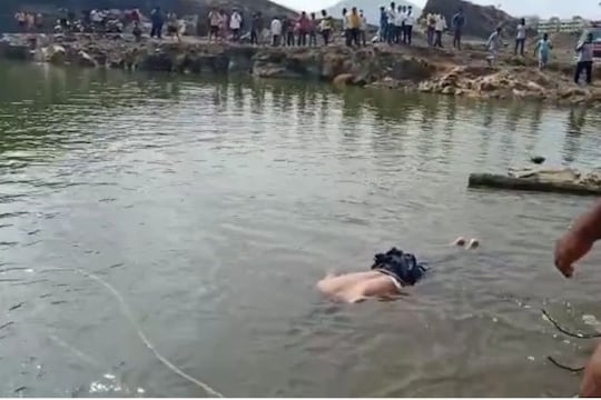 विरारमध्ये खदानीत पडल्यानं अज्ञात व्यक्तीचा बुडून मृत्यू, परिसरात खळबळ