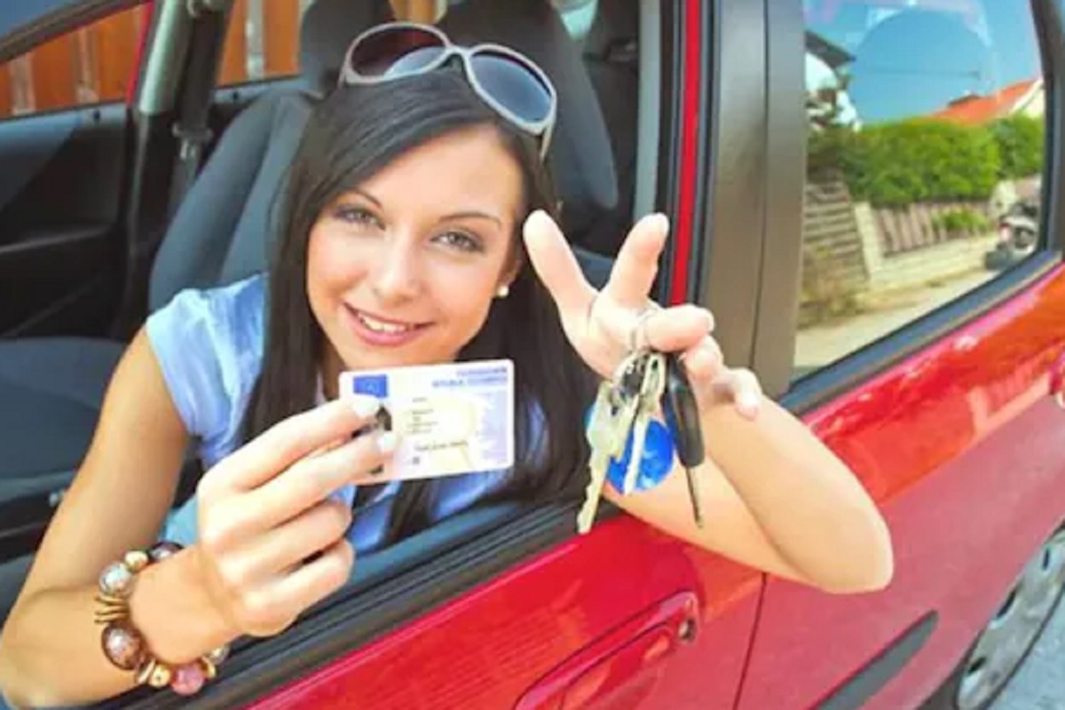 कोरोना काळात बाहेर जाण्याची गरज नाही, घरबसल्या ऑनलाईन रिन्यू करा Driving License, पाहा 10 सोप्या स्टेप्स