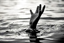 मासेमारीसाठी गेलेल्या व्यक्तीचा घसरला पाय, शेवटी 20 फूट खोल गाळात आढळला मृतदेह
